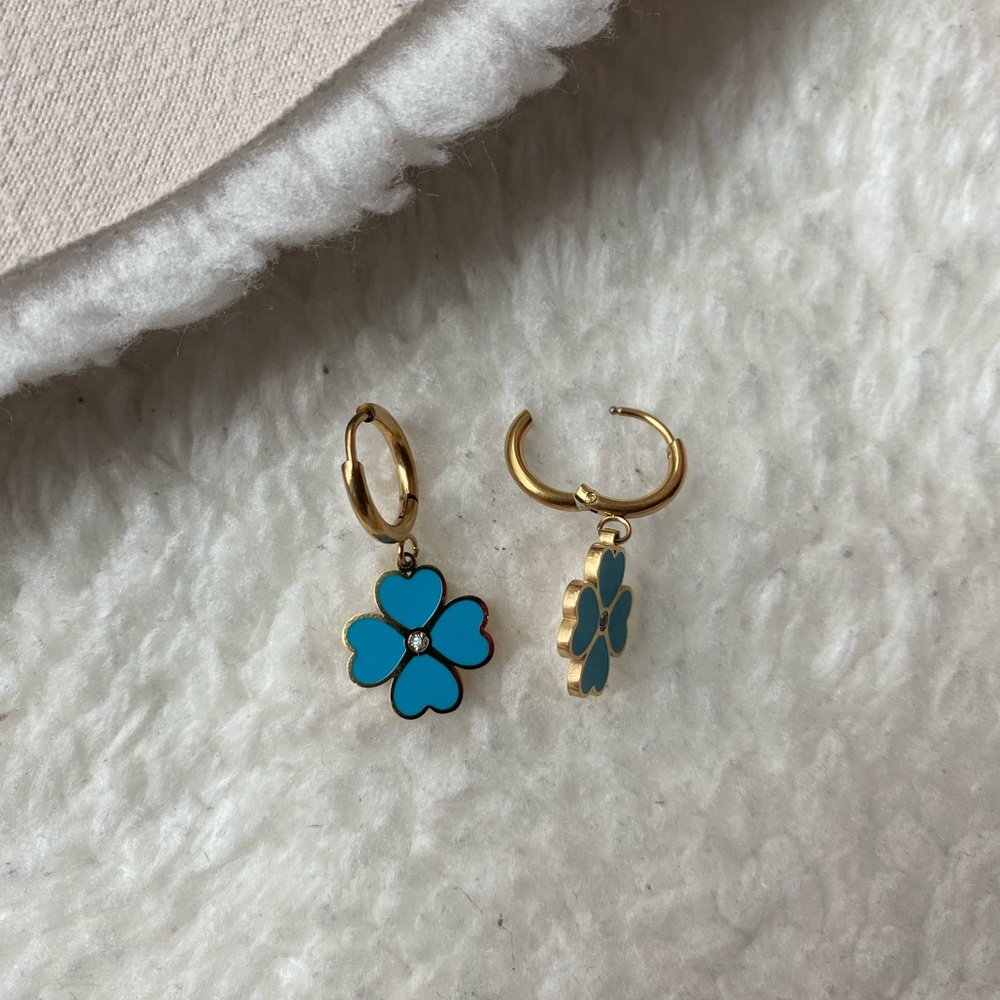 🛎️ Clearance NWT Stainless Steel Hoop Earrings Four Leaf Clover Turquoise - Picture 5 of 9